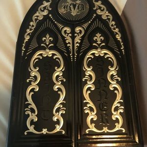 LIMITED EDITION Kat Von D Saint and Sinner palette
